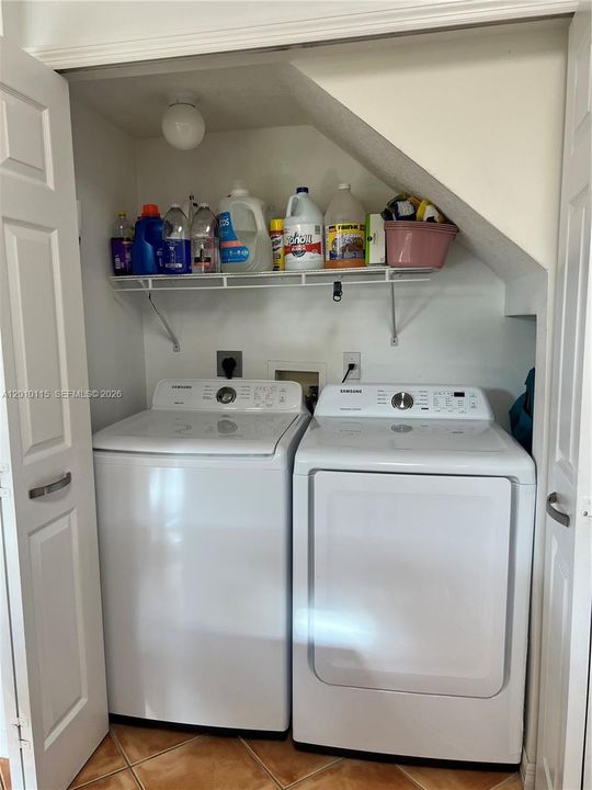 Active With Contract: $2,800 (2 beds, 2 baths, 1050 Square Feet)