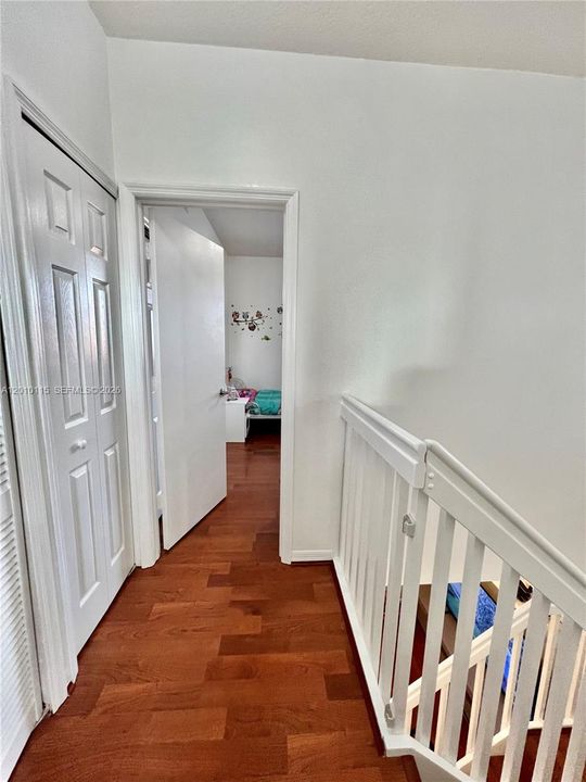 Active With Contract: $2,800 (2 beds, 2 baths, 1050 Square Feet)