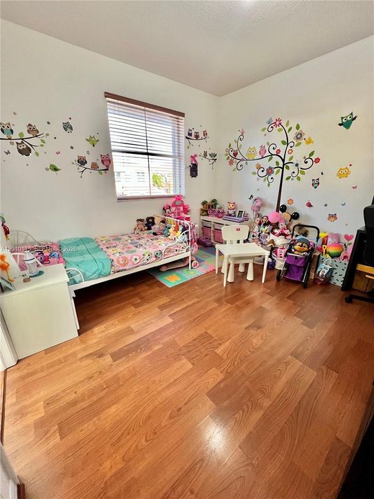 Active With Contract: $2,800 (2 beds, 2 baths, 1050 Square Feet)