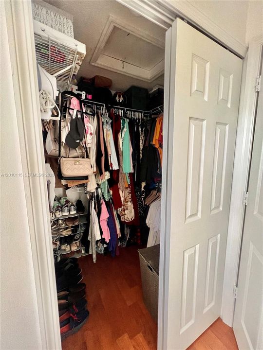 Active With Contract: $2,800 (2 beds, 2 baths, 1050 Square Feet)