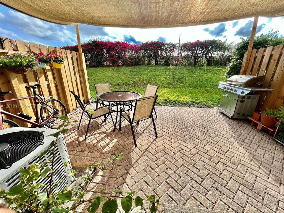 Active With Contract: $2,800 (2 beds, 2 baths, 1050 Square Feet)