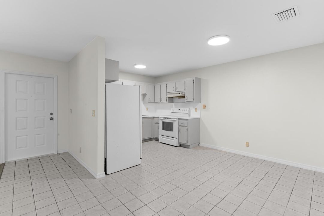 13868 York Ct Unit C-large-013-011-DSC 8