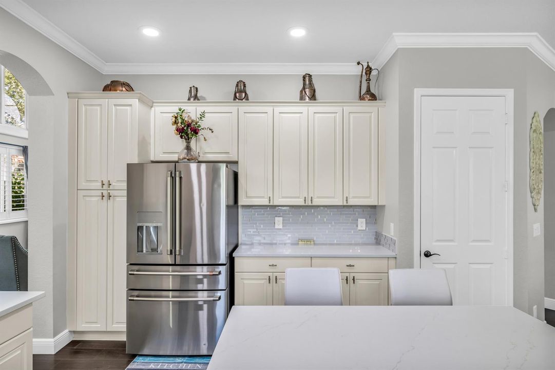 31 (2).jpg MANDERLY KITCHEN31