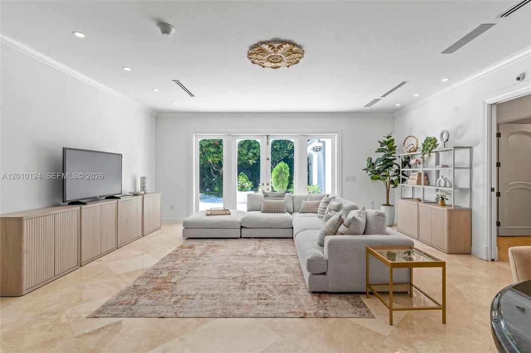 For Sale: $8,995,000 (6 beds, 6 baths, 8226 Square Feet)
