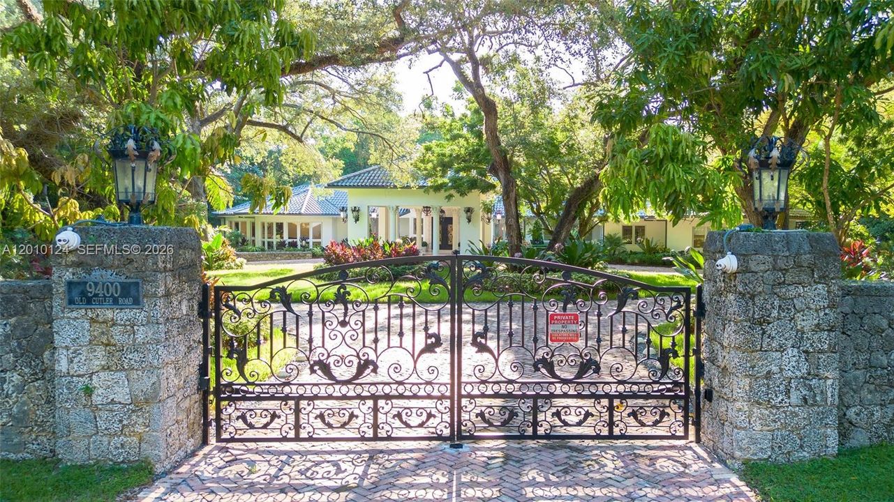 For Sale: $8,995,000 (6 beds, 6 baths, 8226 Square Feet)