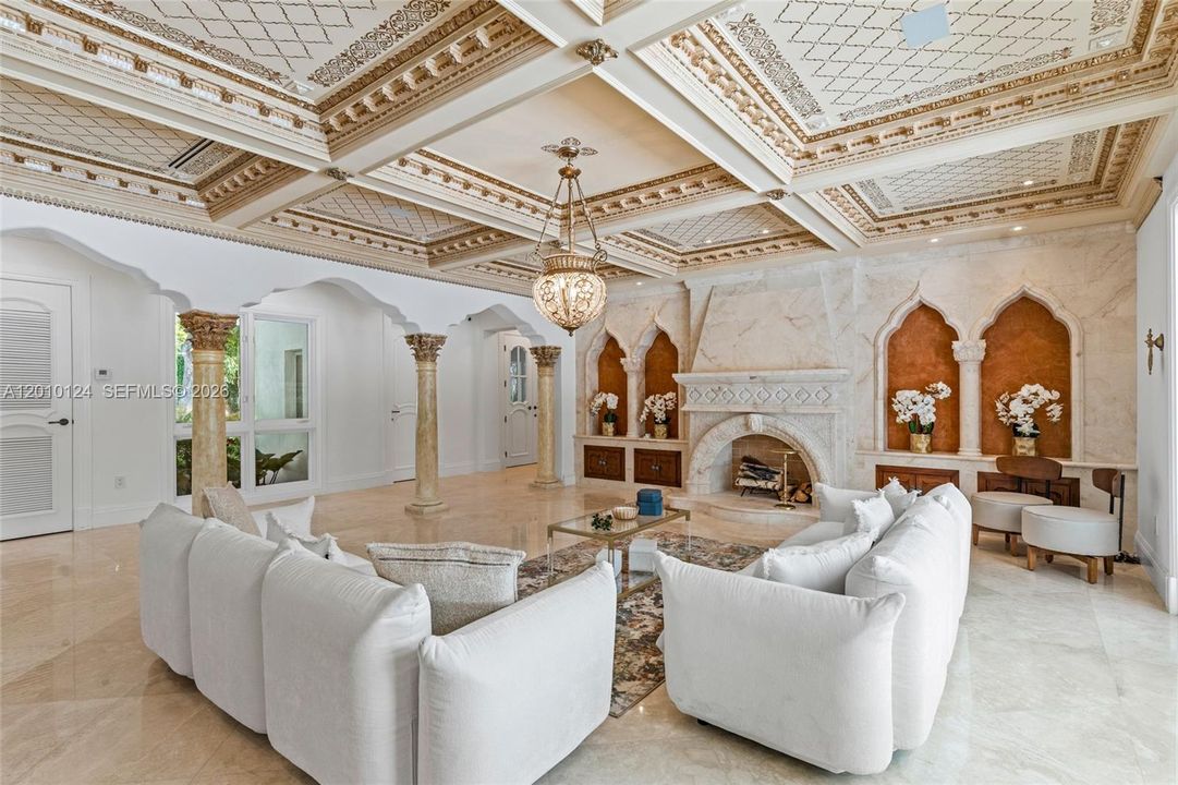 For Sale: $8,995,000 (6 beds, 6 baths, 8226 Square Feet)