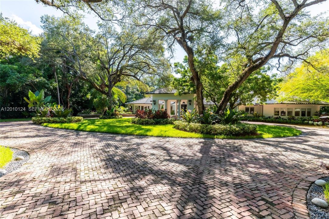 For Sale: $8,995,000 (6 beds, 6 baths, 8226 Square Feet)