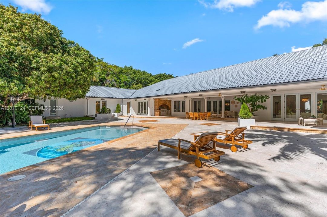 For Sale: $8,995,000 (6 beds, 6 baths, 8226 Square Feet)