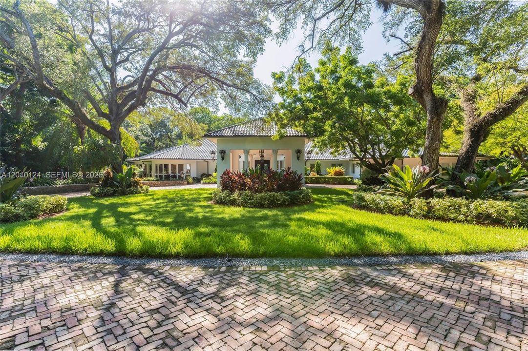 For Sale: $8,995,000 (6 beds, 6 baths, 8226 Square Feet)