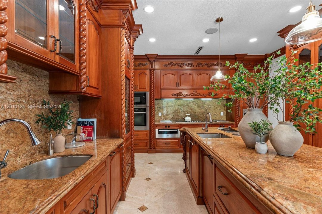 For Sale: $8,995,000 (6 beds, 6 baths, 8226 Square Feet)