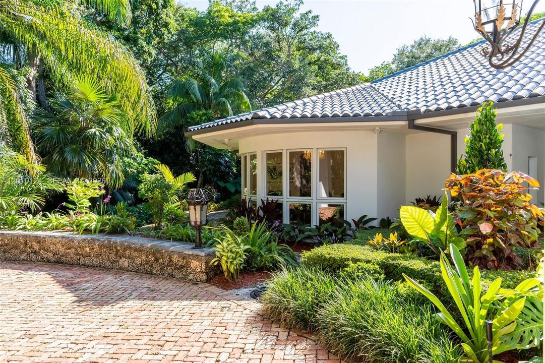 For Sale: $8,995,000 (6 beds, 6 baths, 8226 Square Feet)