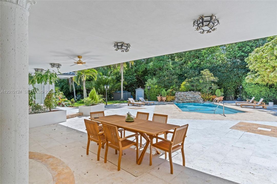For Sale: $8,995,000 (6 beds, 6 baths, 8226 Square Feet)
