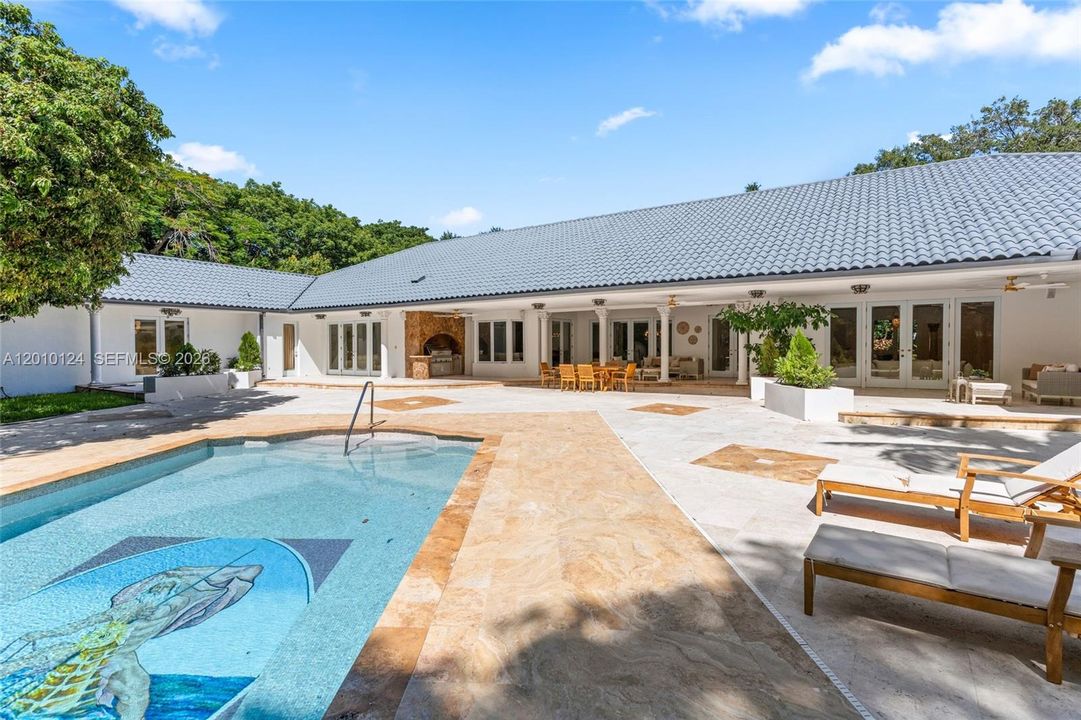 For Sale: $8,995,000 (6 beds, 6 baths, 8226 Square Feet)