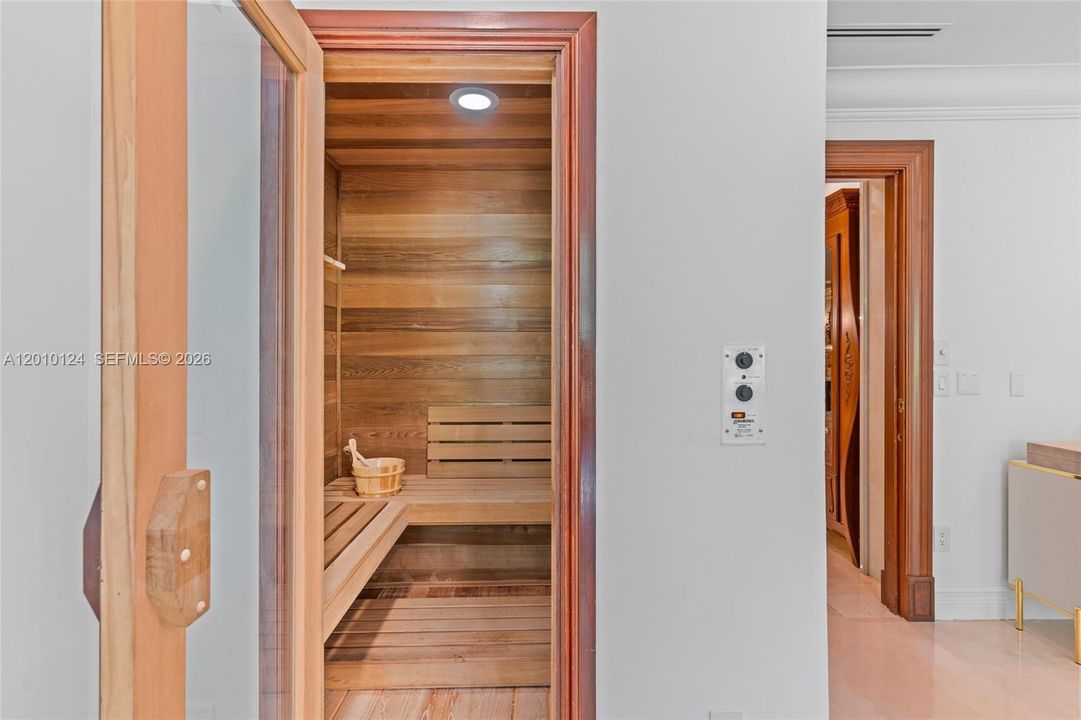 For Sale: $8,995,000 (6 beds, 6 baths, 8226 Square Feet)
