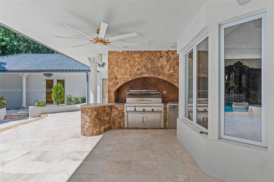 For Sale: $8,995,000 (6 beds, 6 baths, 8226 Square Feet)