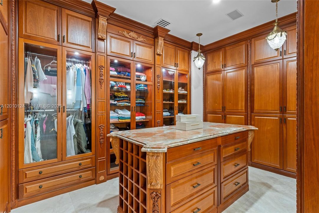For Sale: $8,995,000 (6 beds, 6 baths, 8226 Square Feet)