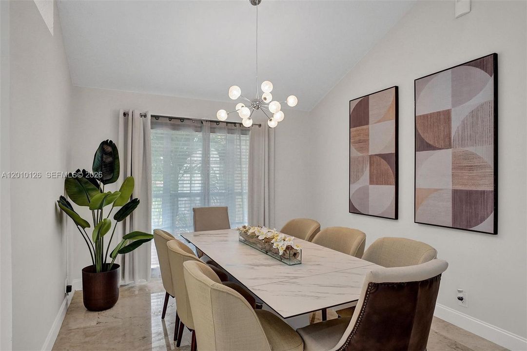 En Venta: $2,400,000 (8 camas, 4 baños, 2776 Pies cuadrados)