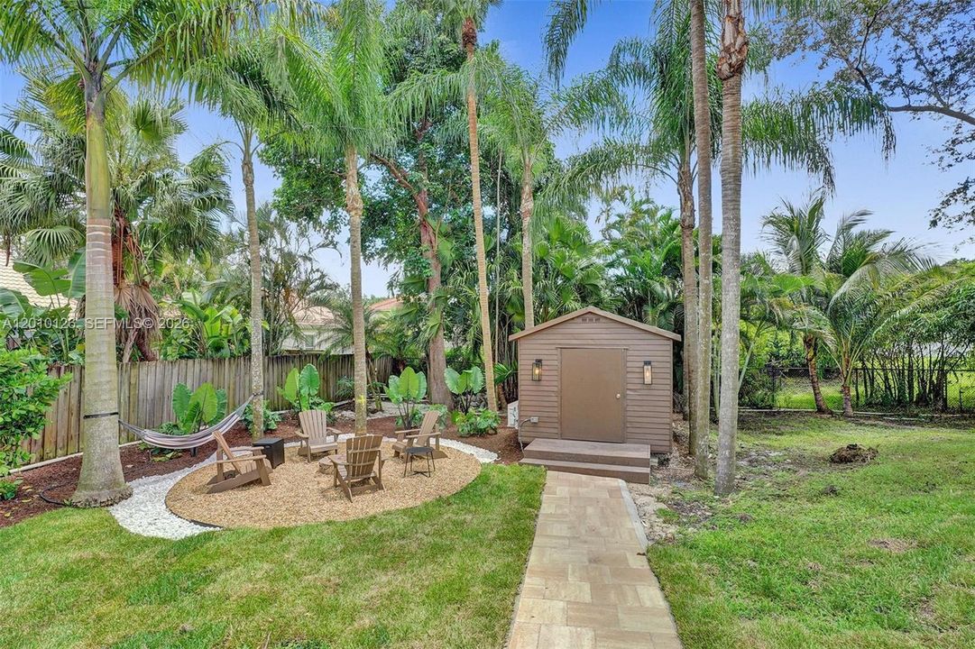 En Venta: $2,400,000 (8 camas, 4 baños, 2776 Pies cuadrados)