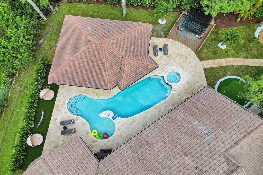 En Venta: $2,400,000 (8 camas, 4 baños, 2776 Pies cuadrados)