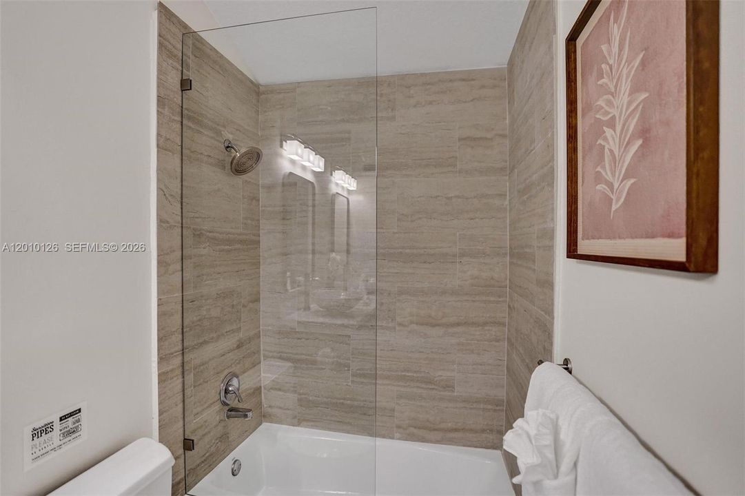 En Venta: $2,400,000 (8 camas, 4 baños, 2776 Pies cuadrados)