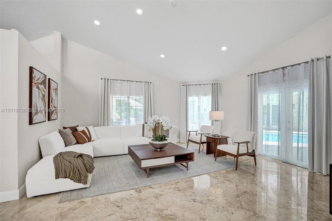En Venta: $2,400,000 (8 camas, 4 baños, 2776 Pies cuadrados)