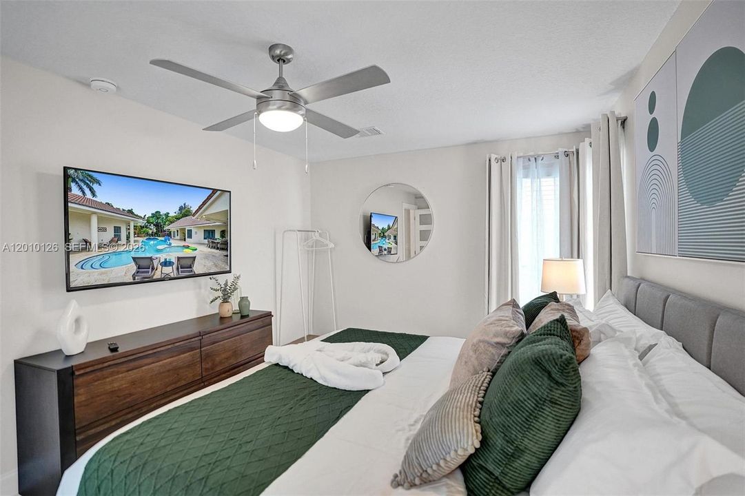 En Venta: $2,400,000 (8 camas, 4 baños, 2776 Pies cuadrados)