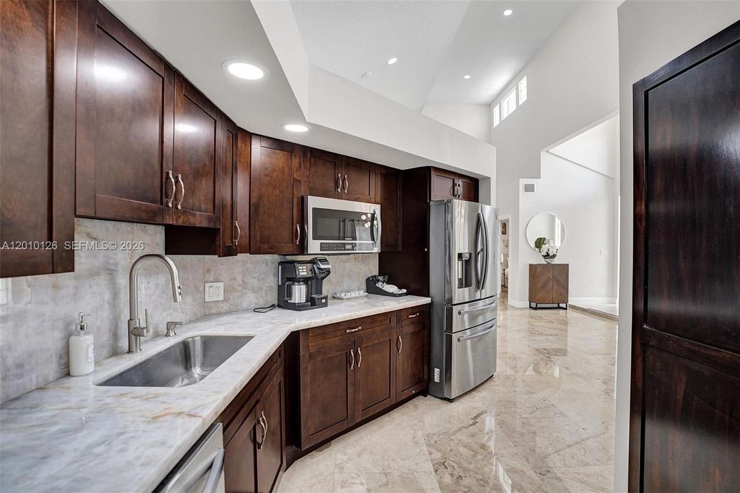 En Venta: $2,400,000 (8 camas, 4 baños, 2776 Pies cuadrados)