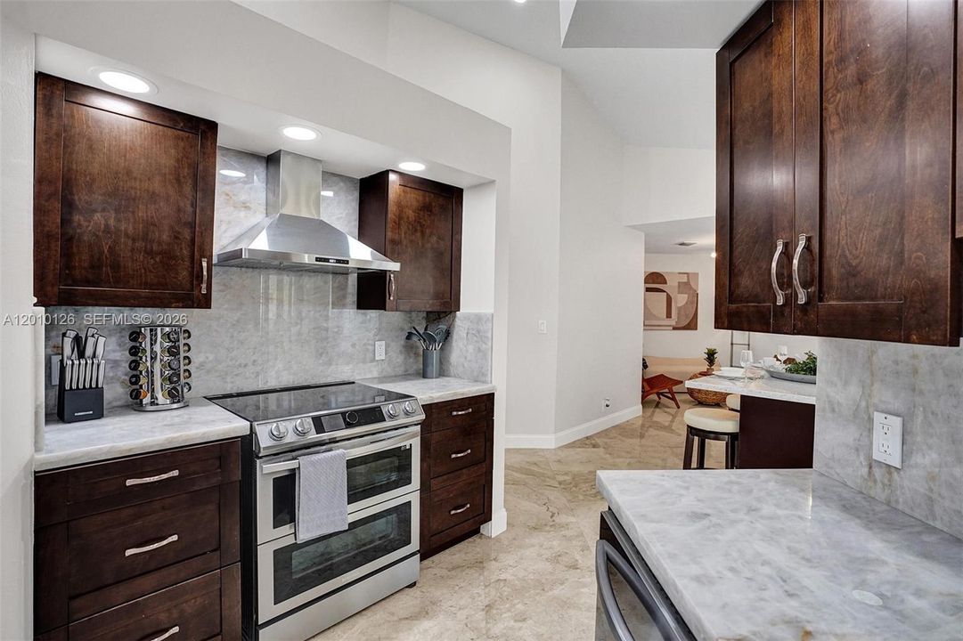 En Venta: $2,400,000 (8 camas, 4 baños, 2776 Pies cuadrados)