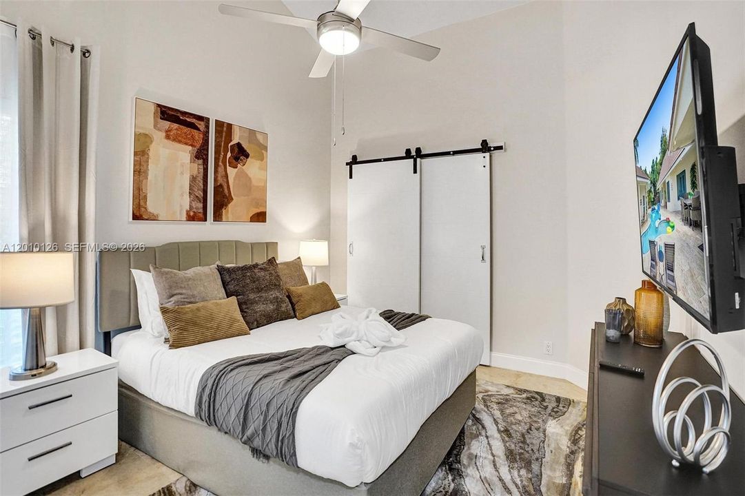 En Venta: $2,400,000 (8 camas, 4 baños, 2776 Pies cuadrados)