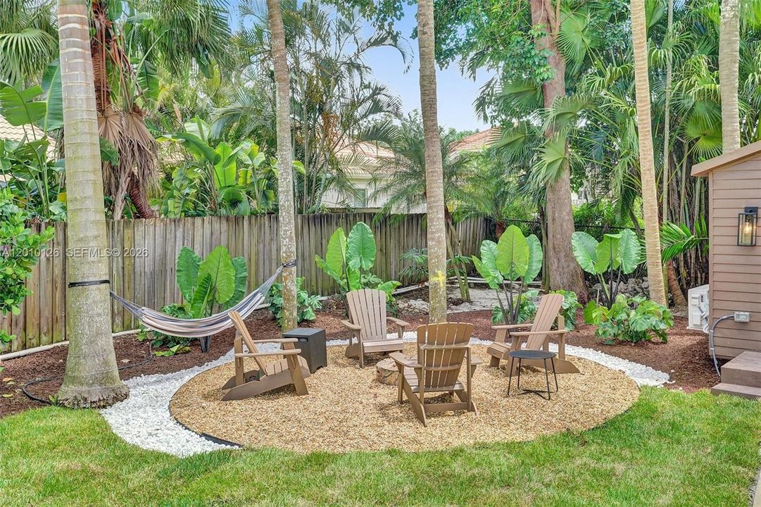 En Venta: $2,400,000 (8 camas, 4 baños, 2776 Pies cuadrados)
