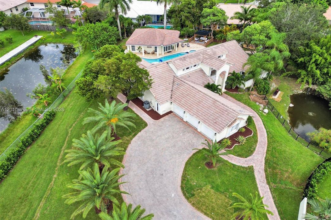En Venta: $2,400,000 (8 camas, 4 baños, 2776 Pies cuadrados)
