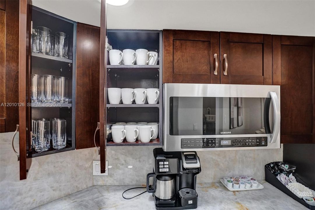 En Venta: $2,400,000 (8 camas, 4 baños, 2776 Pies cuadrados)