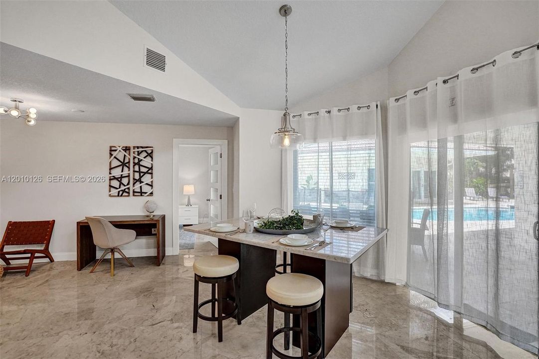 En Venta: $2,400,000 (8 camas, 4 baños, 2776 Pies cuadrados)