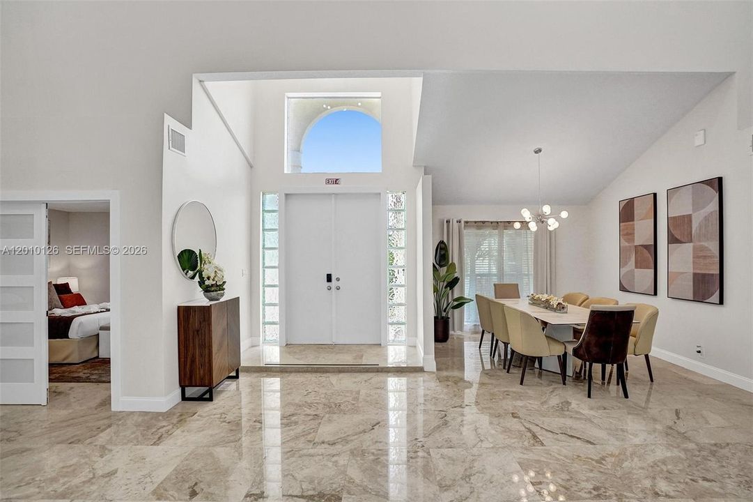 En Venta: $2,400,000 (8 camas, 4 baños, 2776 Pies cuadrados)