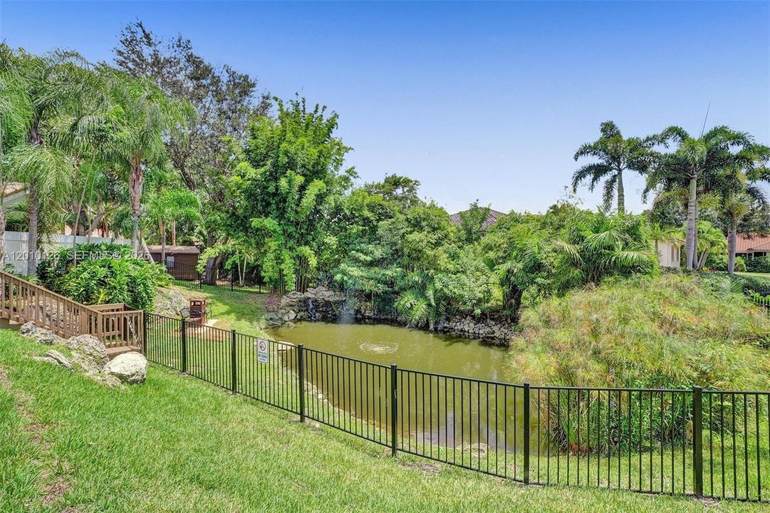 En Venta: $2,400,000 (8 camas, 4 baños, 2776 Pies cuadrados)