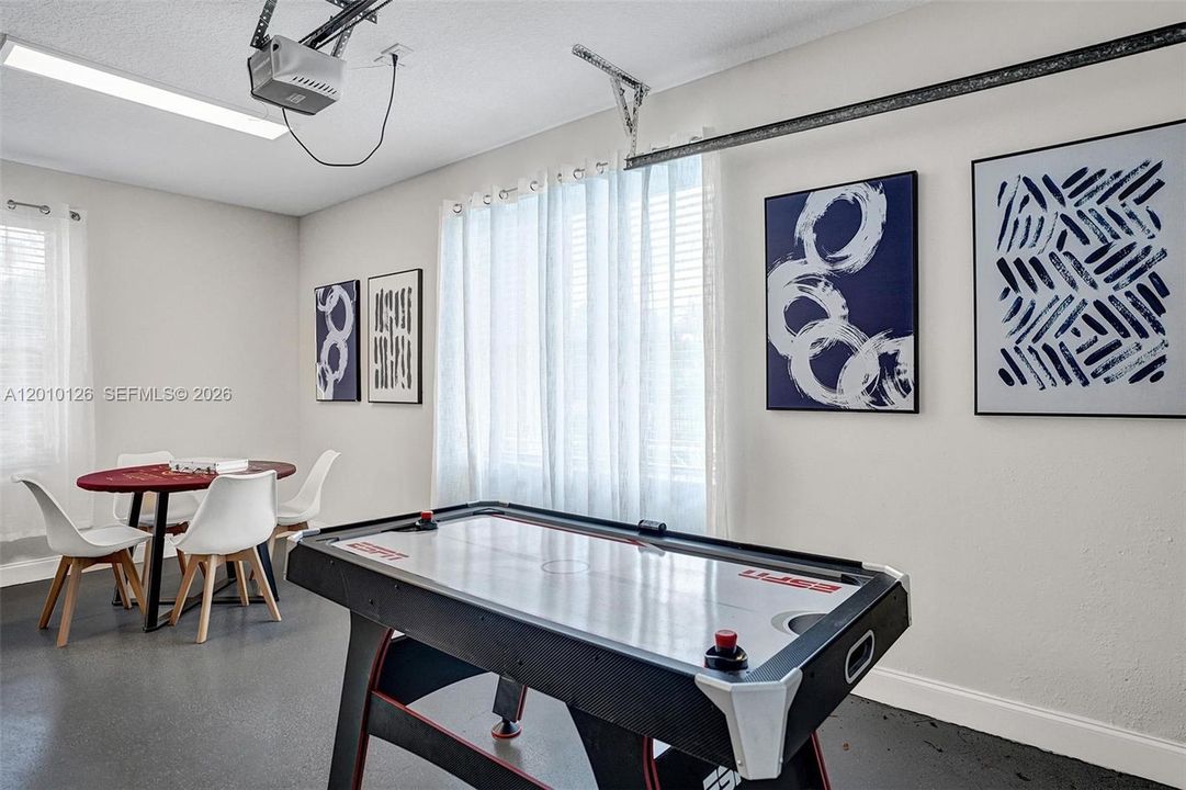 En Venta: $2,400,000 (8 camas, 4 baños, 2776 Pies cuadrados)