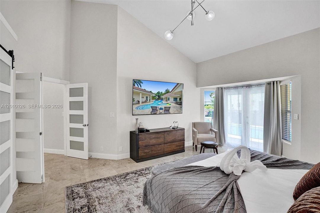 En Venta: $2,400,000 (8 camas, 4 baños, 2776 Pies cuadrados)