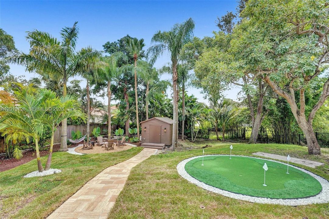 En Venta: $2,400,000 (8 camas, 4 baños, 2776 Pies cuadrados)