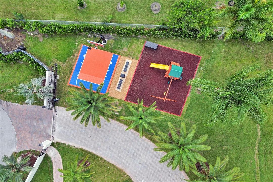 En Venta: $2,400,000 (8 camas, 4 baños, 2776 Pies cuadrados)