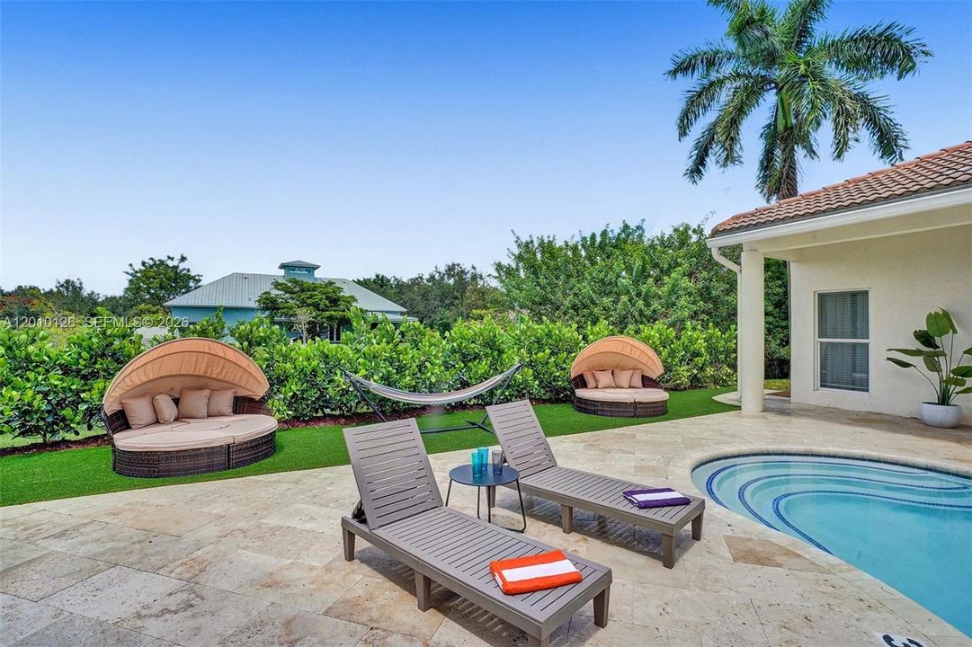 En Venta: $2,400,000 (8 camas, 4 baños, 2776 Pies cuadrados)