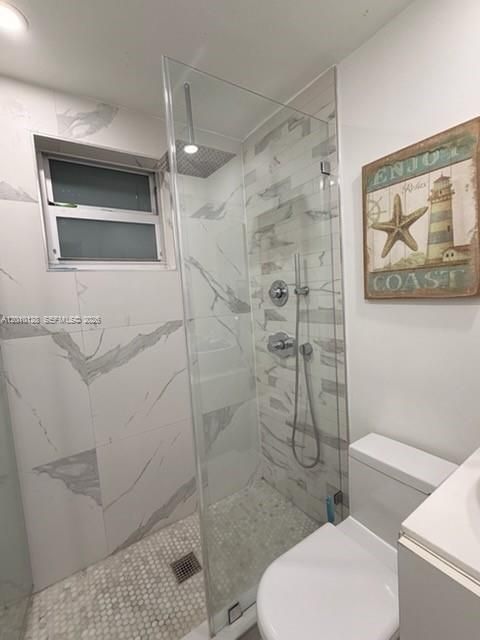 For Sale: $200,000 (2 beds, 1 baths, 715 Square Feet)