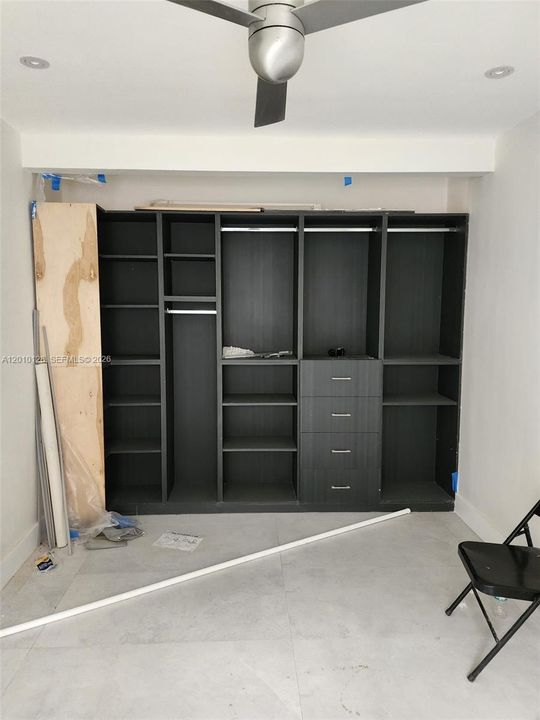 For Sale: $200,000 (2 beds, 1 baths, 715 Square Feet)