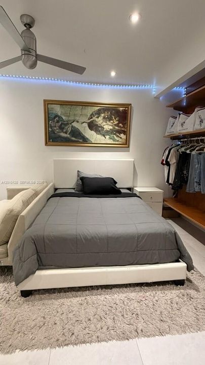 For Sale: $200,000 (2 beds, 1 baths, 715 Square Feet)