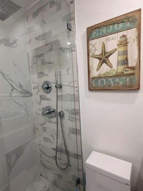 For Sale: $200,000 (2 beds, 1 baths, 715 Square Feet)
