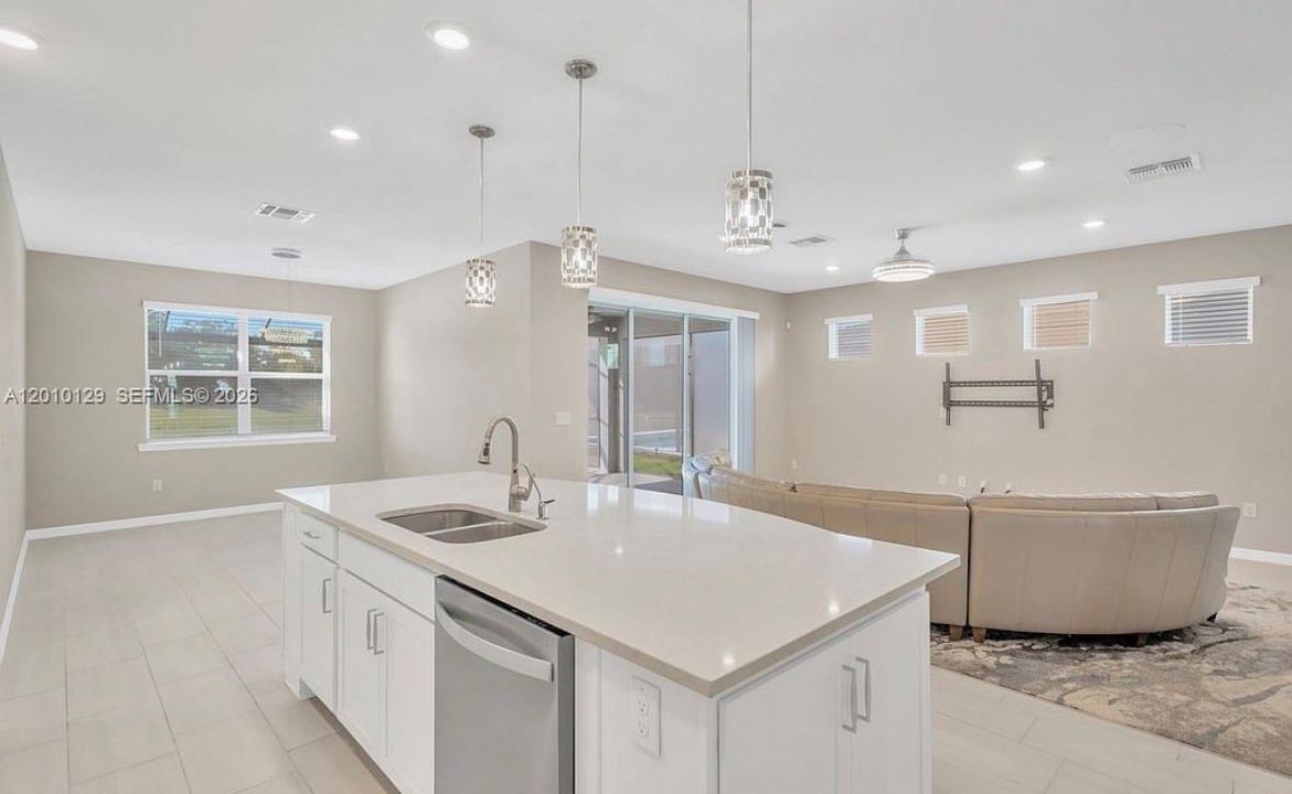 For Sale: $663,000 (4 beds, 3 baths, 2736 Square Feet)