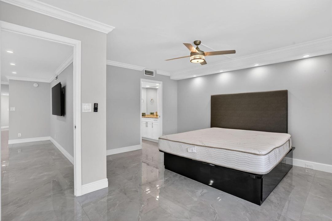 MAIN BEDROOM