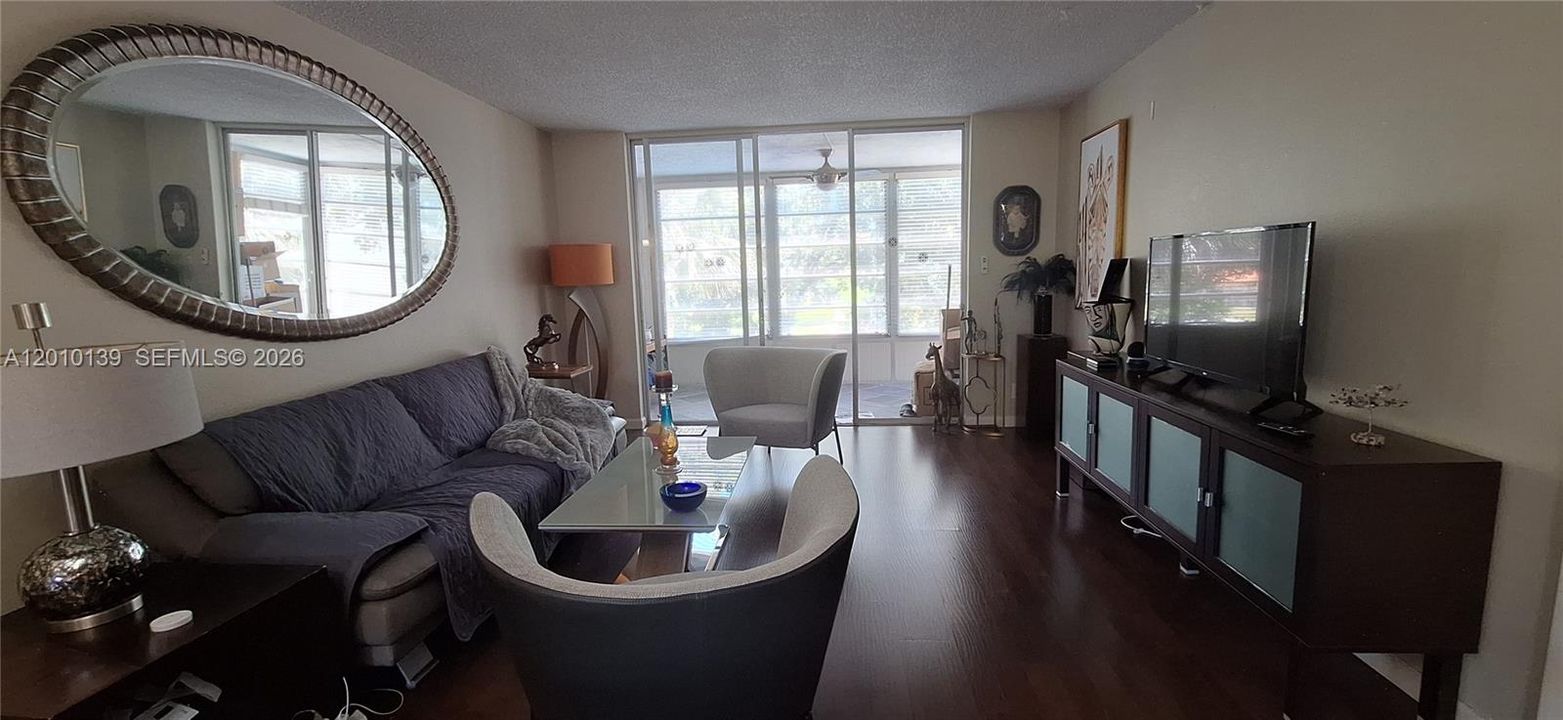 For Sale: $168,500 (2 beds, 2 baths, 960 Square Feet)