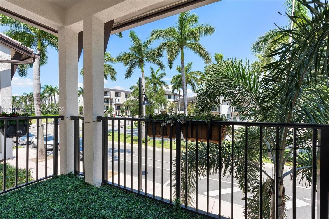 Active With Contract: $889,000 (3 beds, 2 baths, 1866 Square Feet)