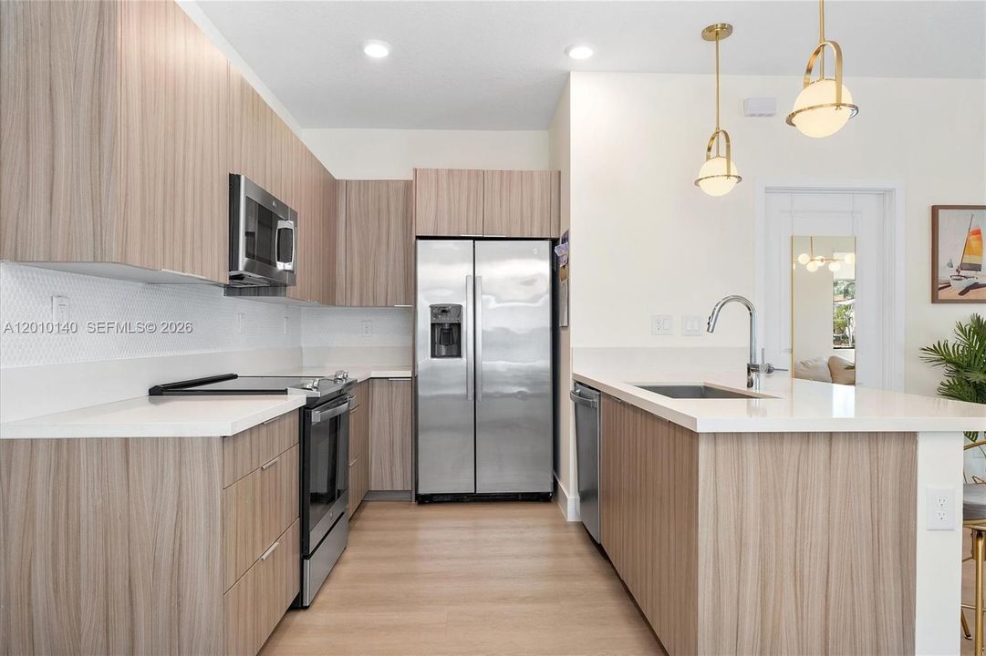 Active With Contract: $889,000 (3 beds, 2 baths, 1866 Square Feet)