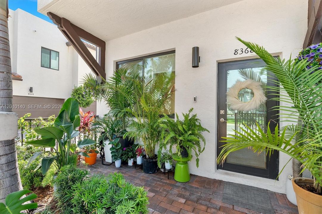 Active With Contract: $889,000 (3 beds, 2 baths, 1866 Square Feet)